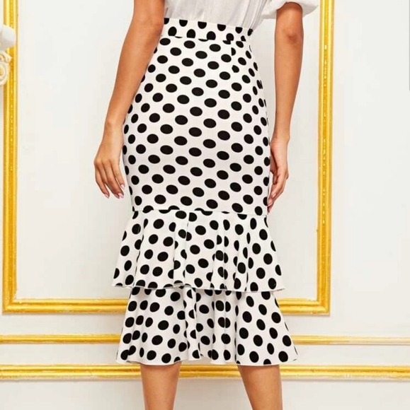 Dresses & Skirts - Cute white polka dot layered skirt